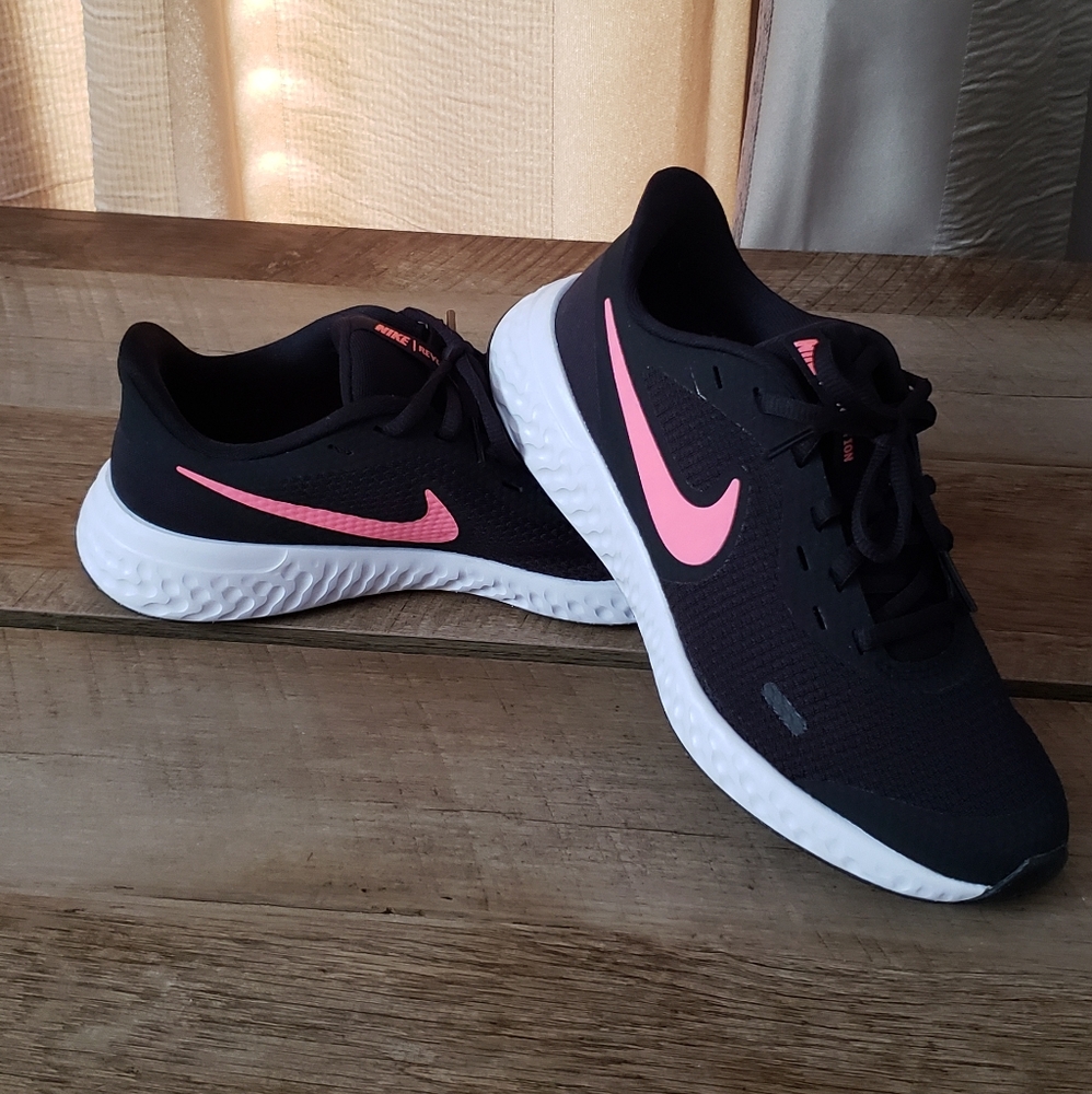 Nike tennis shoes